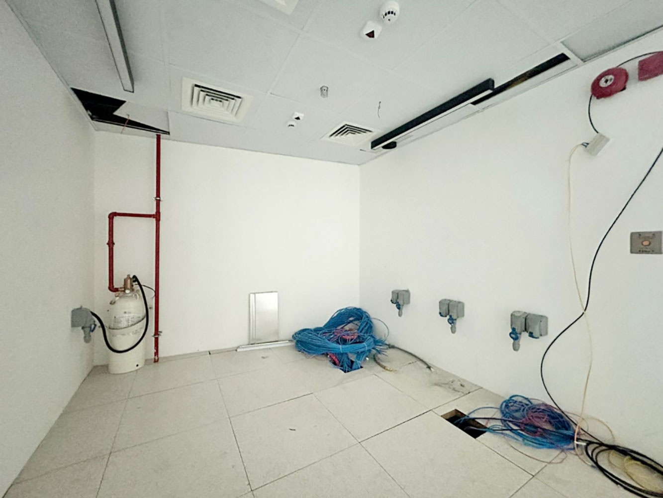 صورة مكتب للإيجار في ضاحية السيف #1975 1