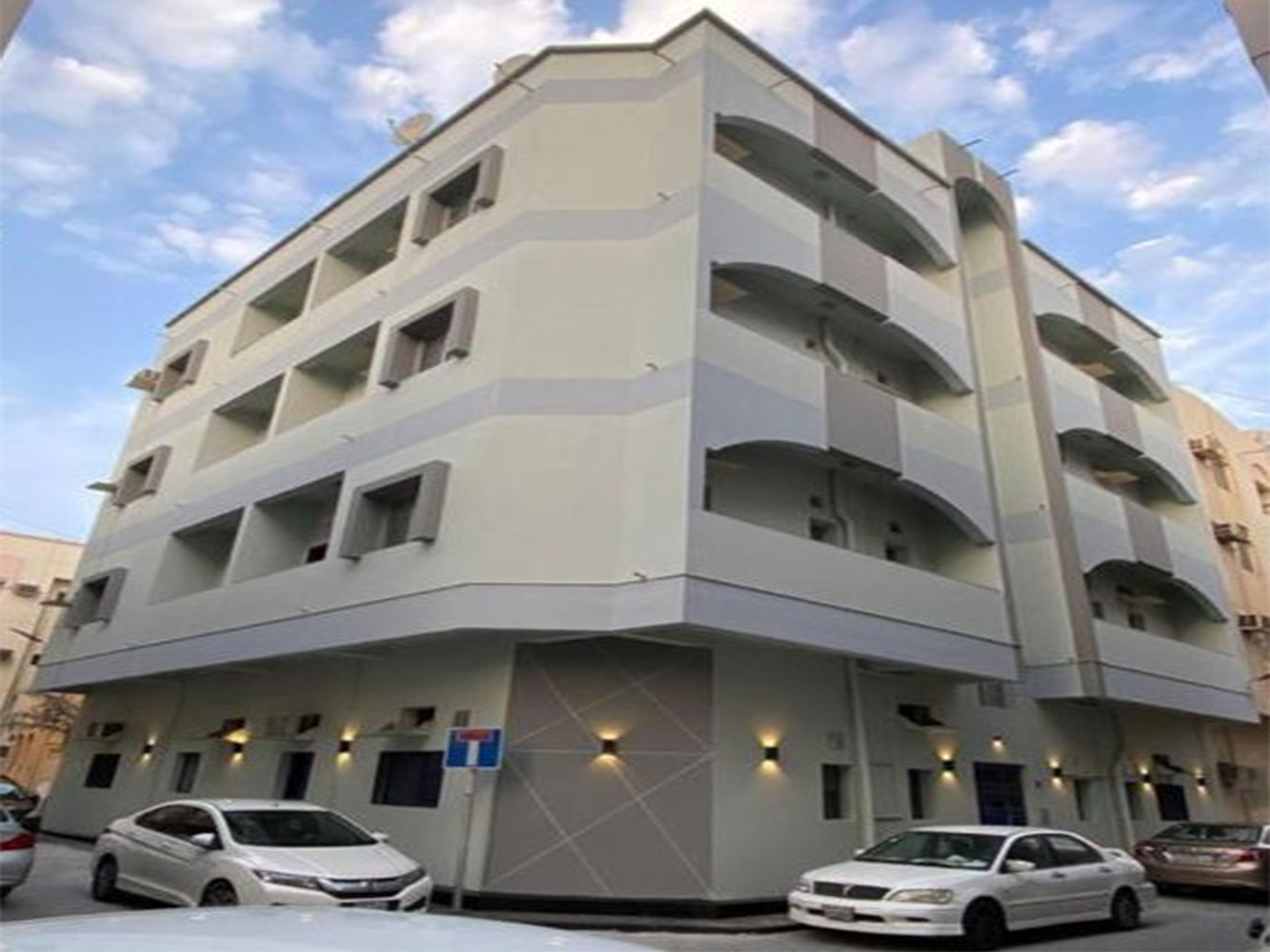 صورة مبنى للبيع في الحورة #2058 0 