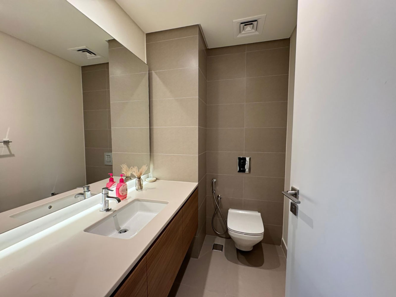 صورة شقة للإيجار في مراسي البحرين #2117 4