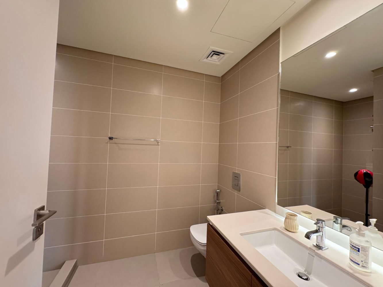 صورة شقة للإيجار في مراسي البحرين #2117 2