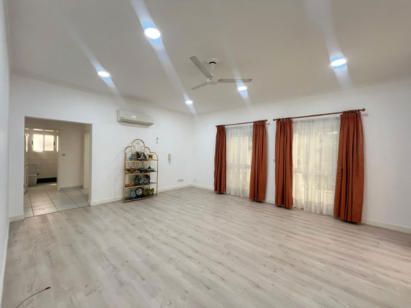 Villa for Rent in Juffair Image #2228 3