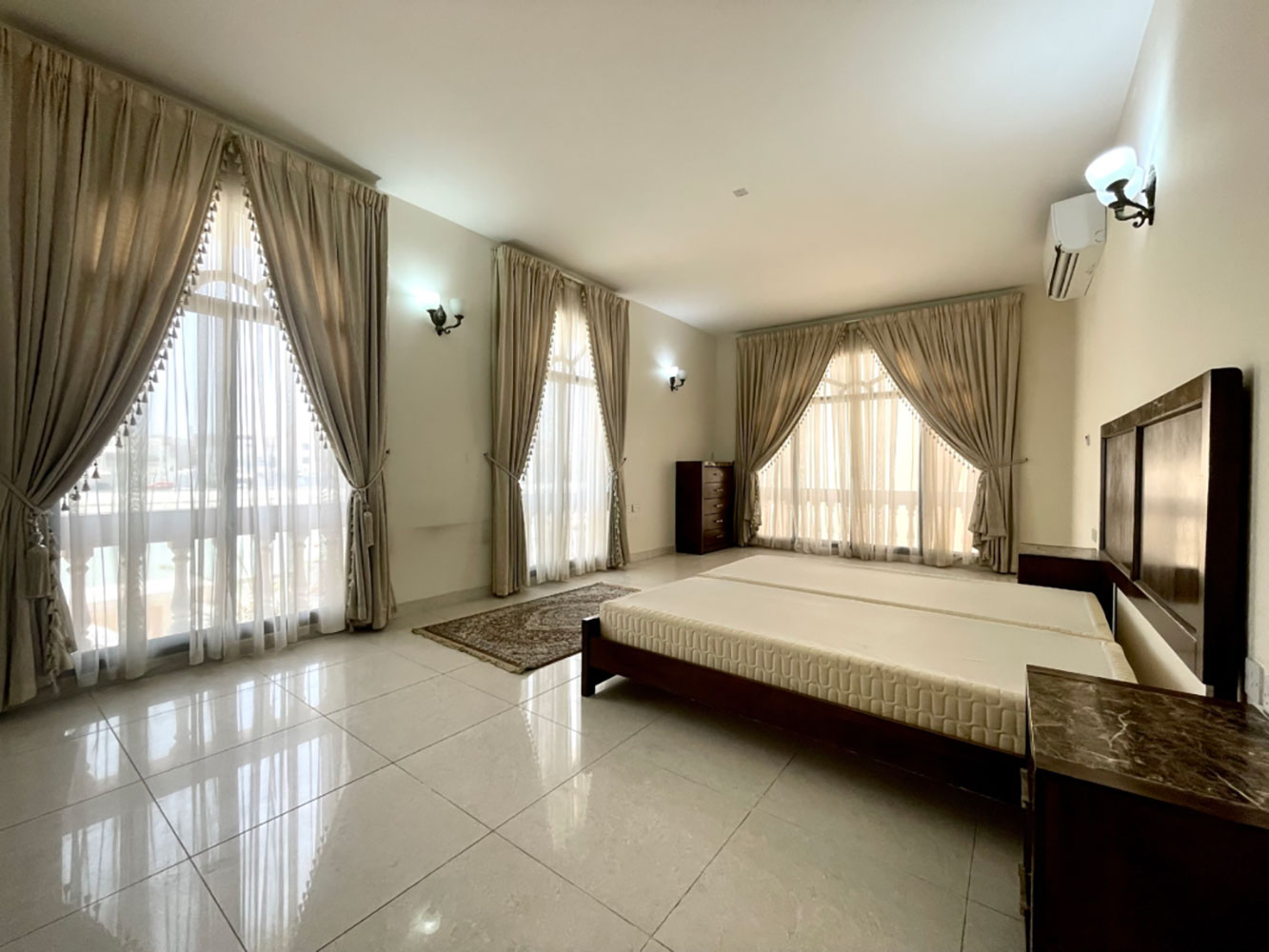 صورة فيلا للإيجار في توبلي #425 0