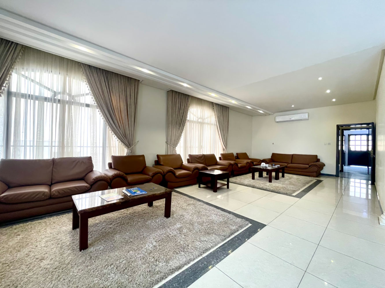 صورة فيلا للإيجار في توبلي #425 7