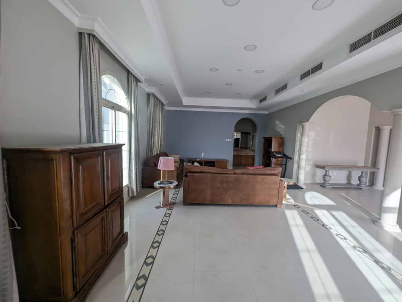 صورة فيلا للإيجار في سار #4626 3