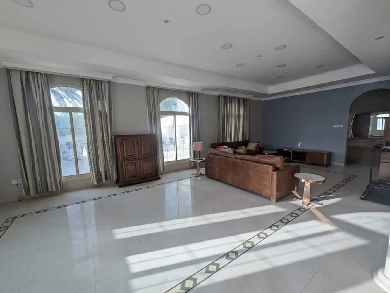 صورة فيلا للإيجار في سار #4626 0