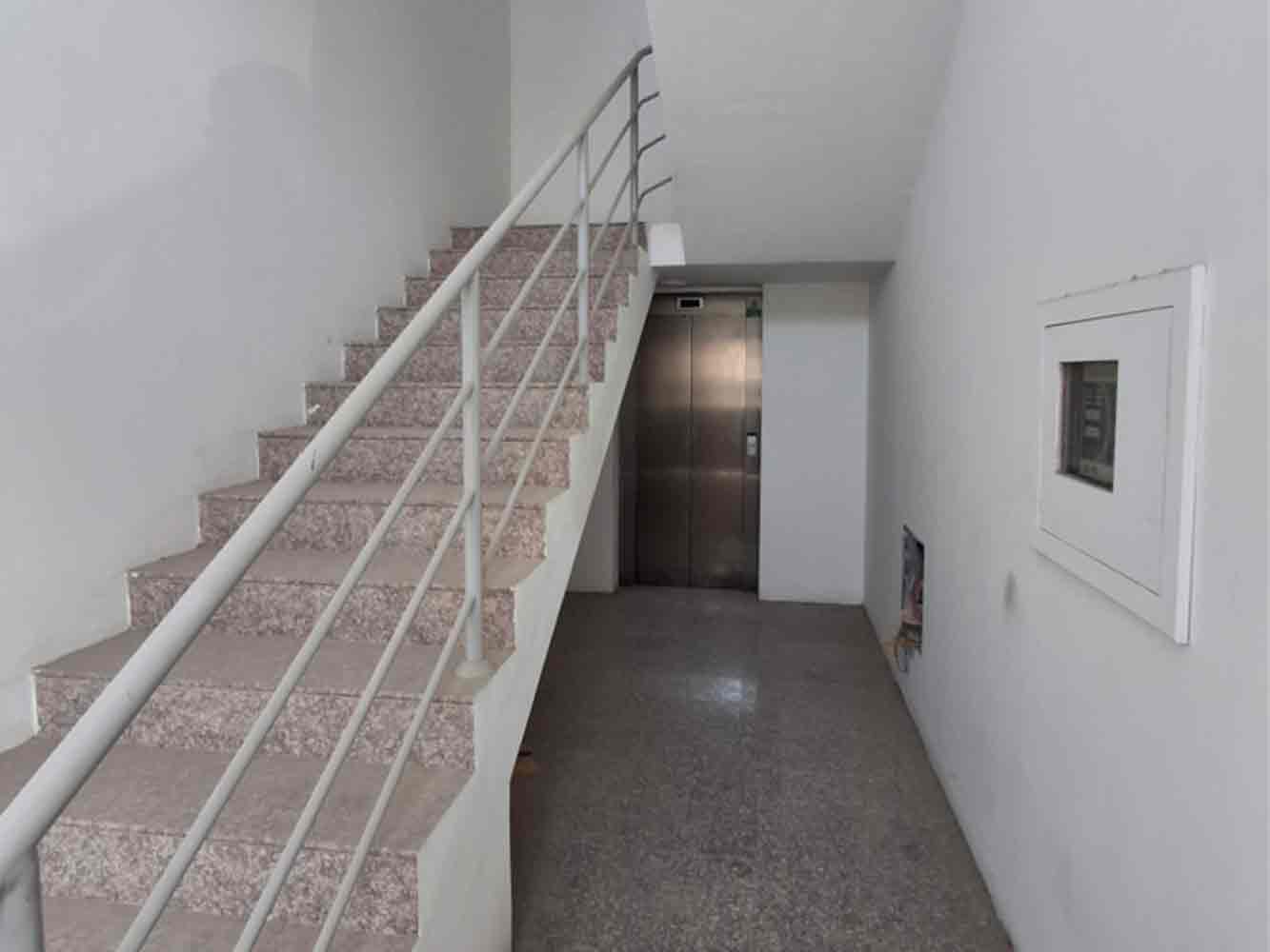 صورة مبنى للإيجار في سترة #5444 5