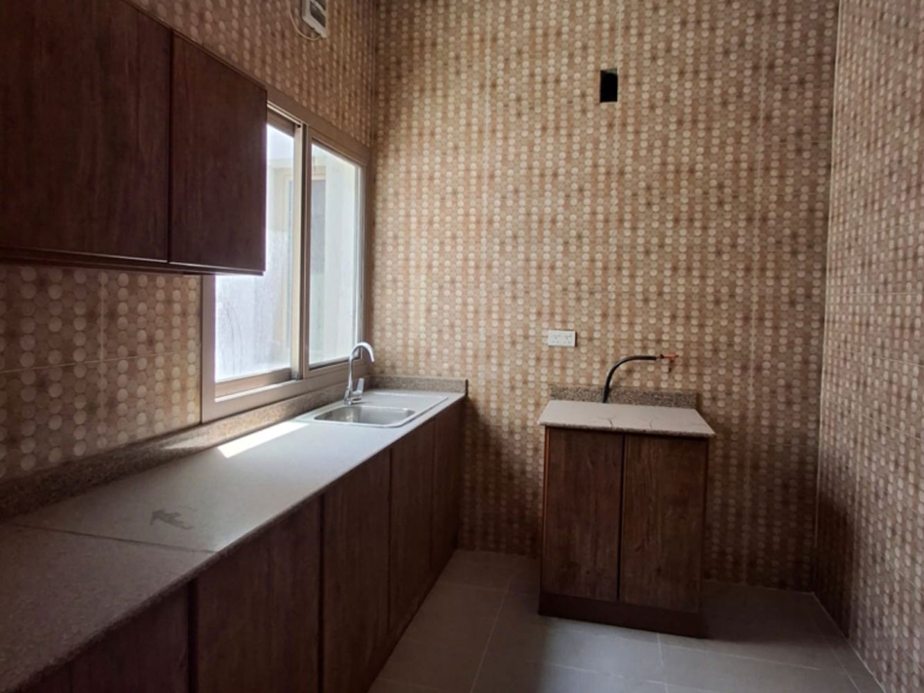 صورة مكتب للإيجار في سترة #5540 3