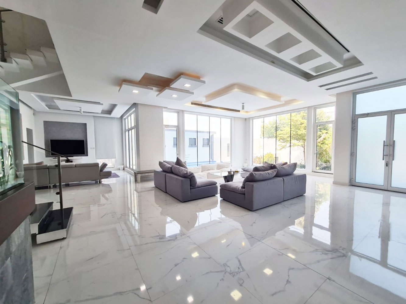 صورة فيلا للبيع في اللوزي #1058 1