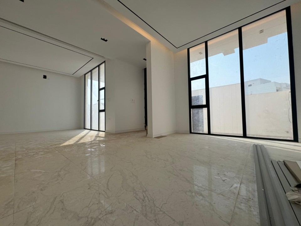 صورة فيلا للبيع في سار #9334 3