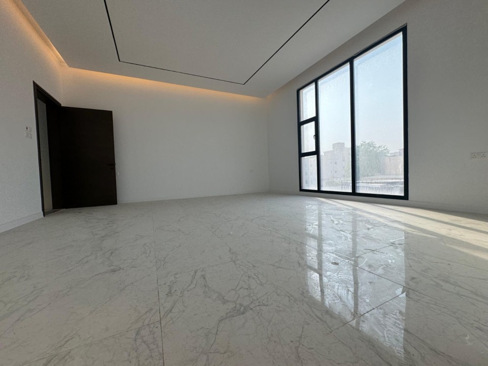 صورة فيلا للبيع في سار #9334 4