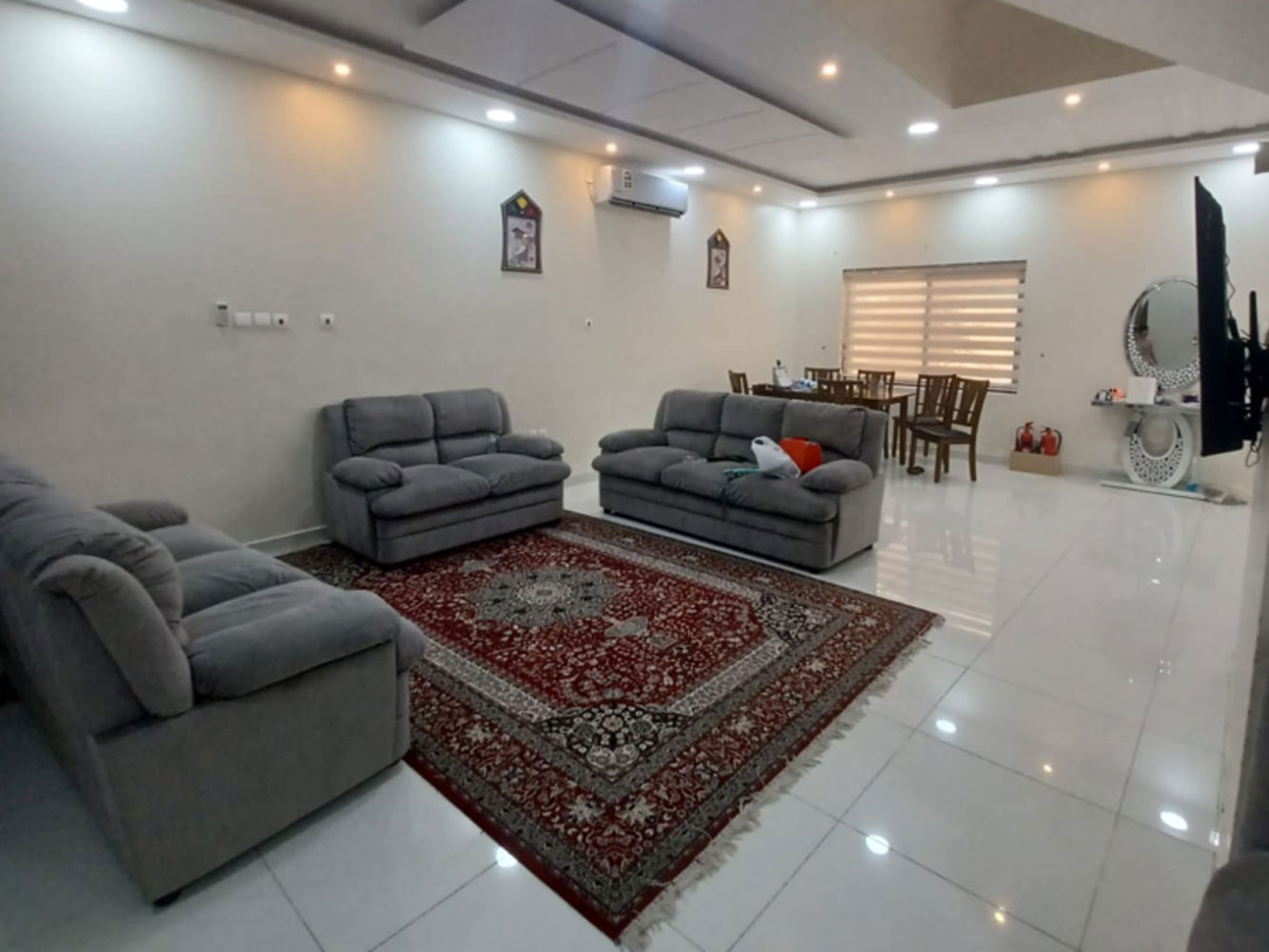 صورة فيلا للبيع في باربار #2108 1