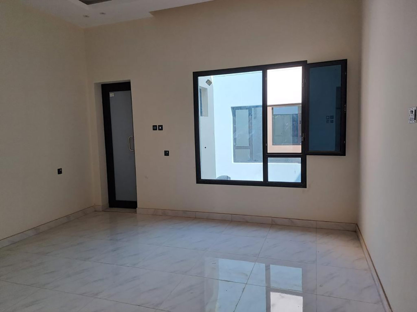 صورة فيلا للبيع في باربار #2138 1