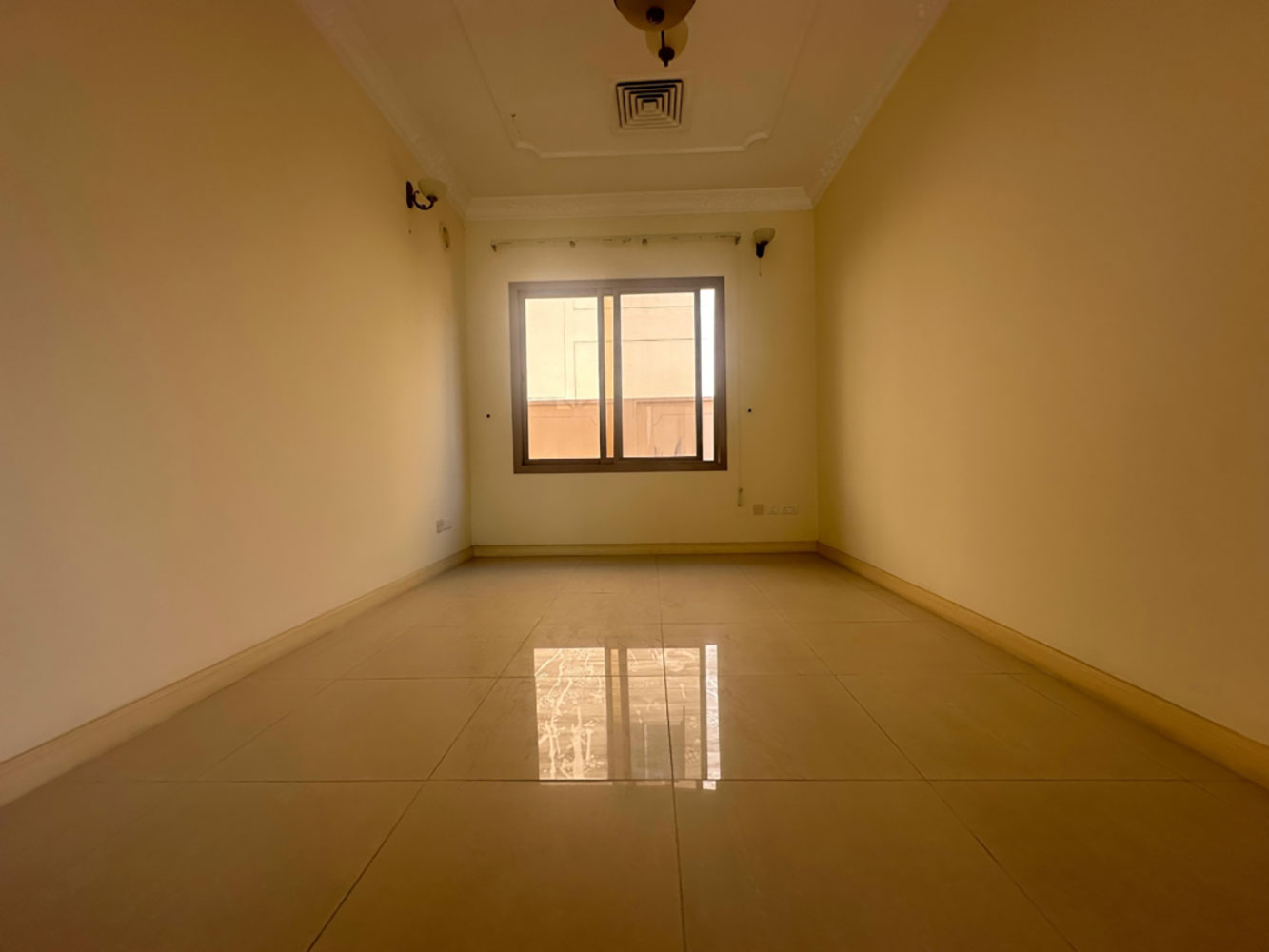 صورة فيلا للإيجار في الجنبية #2453 2