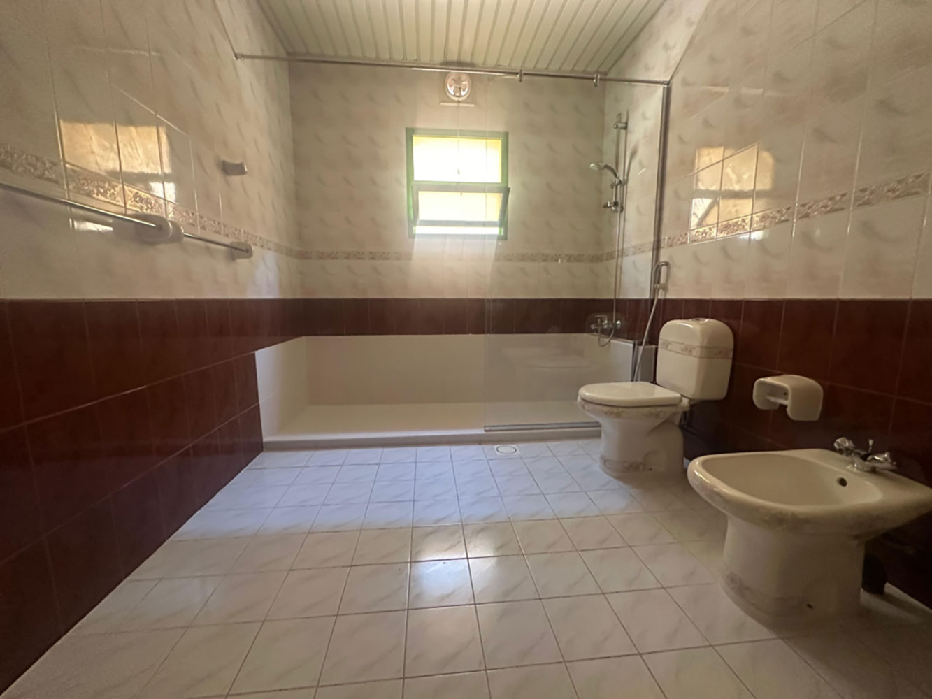 صورة فيلا للإيجار في الجنبية #2456 3