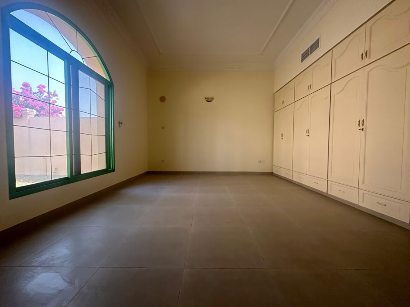 صورة فيلا للإيجار في الجنبية #2456 6