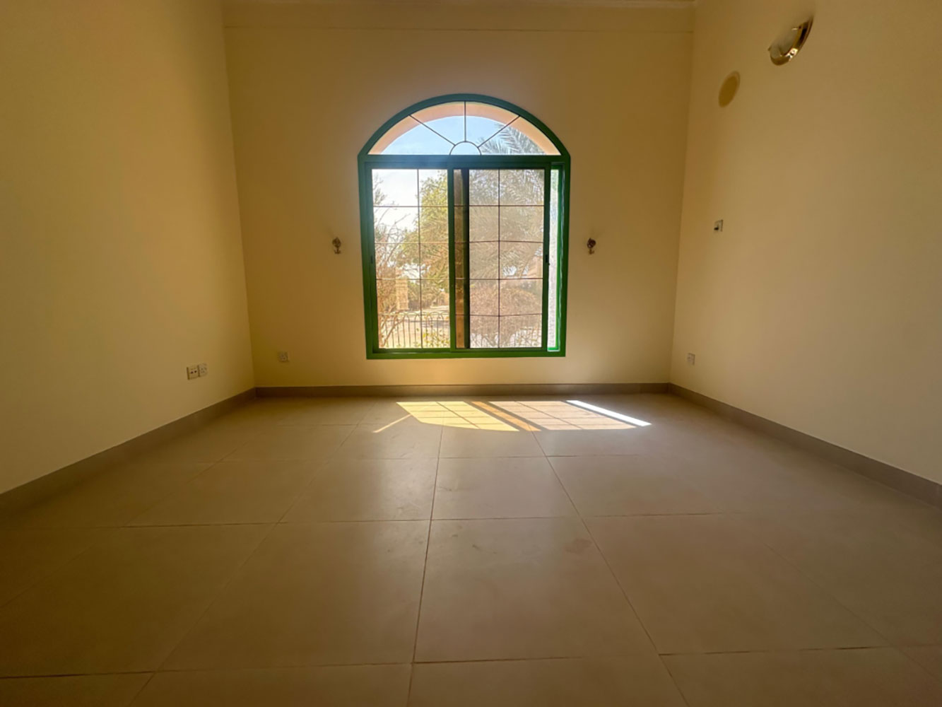 صورة فيلا للإيجار في الجنبية #2456 2