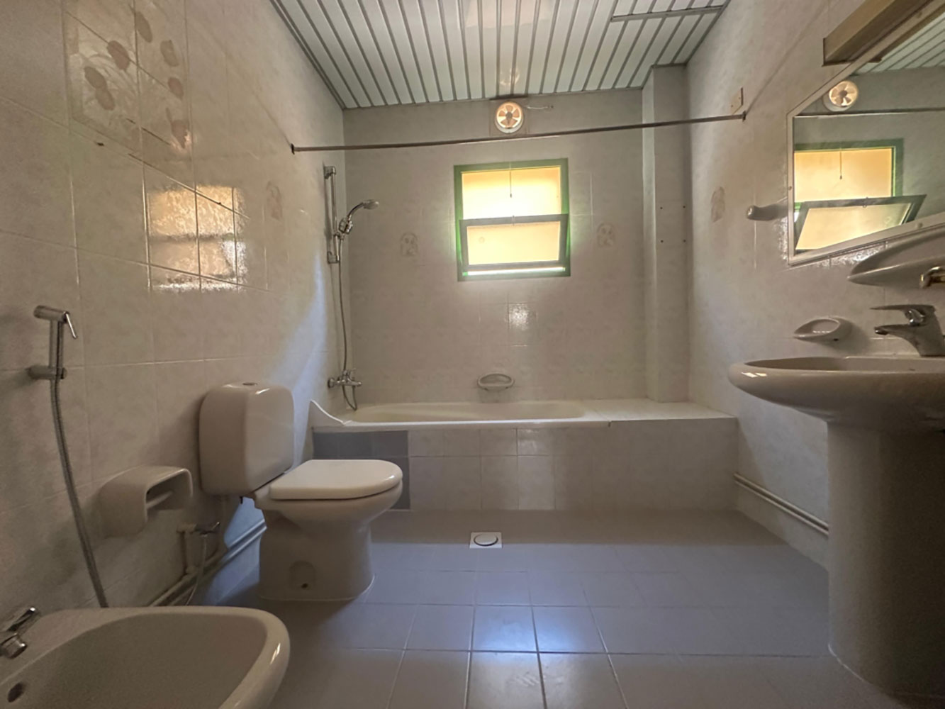 صورة فيلا للإيجار في الجنبية #2456 4