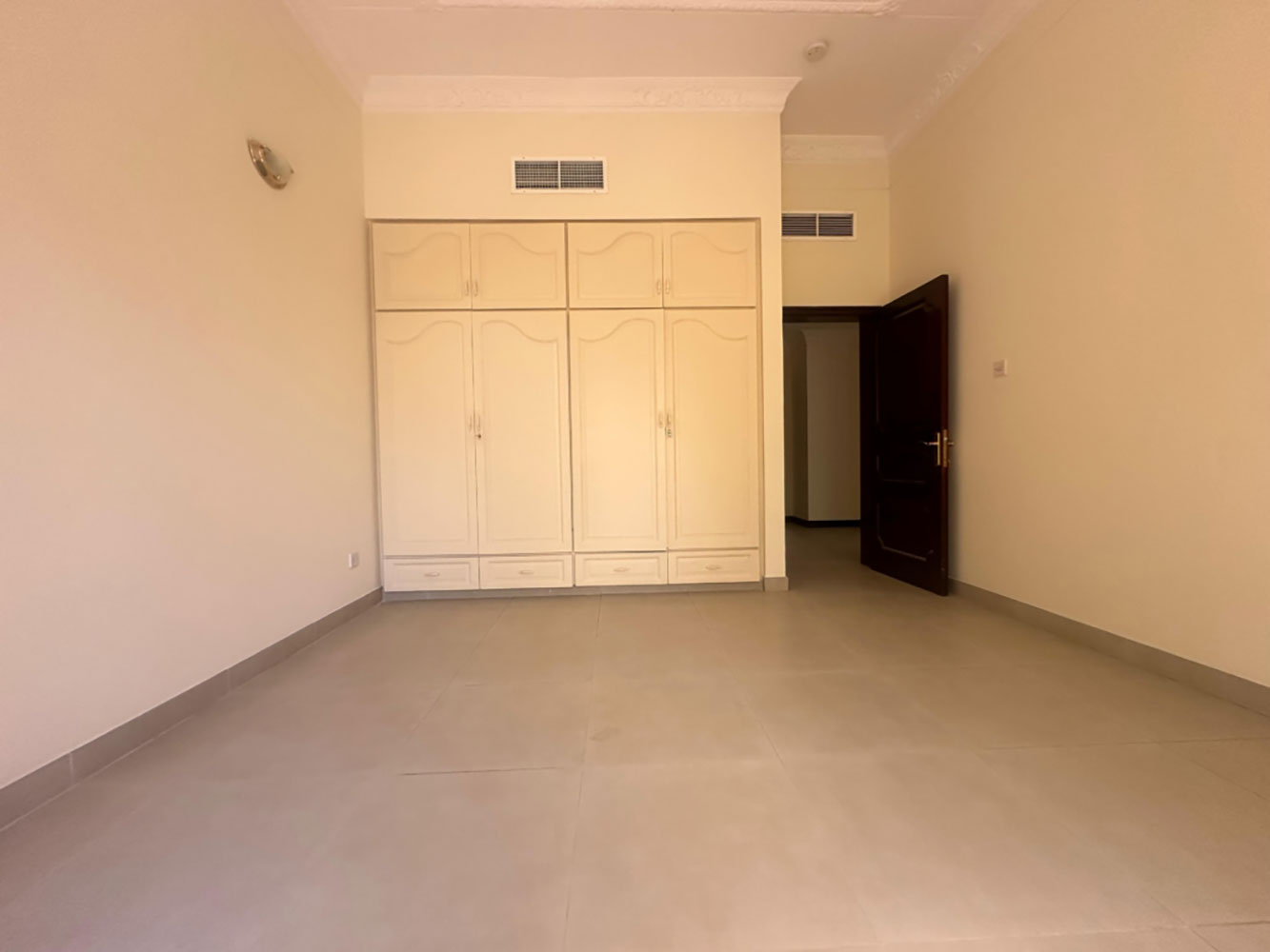 صورة فيلا للإيجار في الجنبية #2456 1