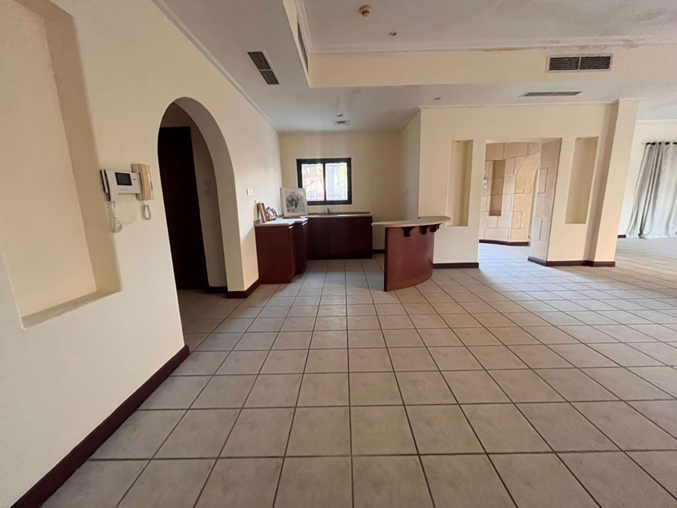 صورة فيلا للبيع في سار #3050 1