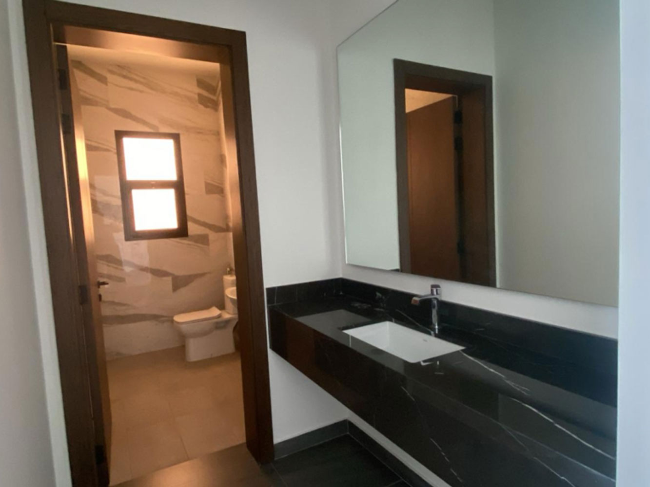 صورة فيلا للبيع في سار #3525 2