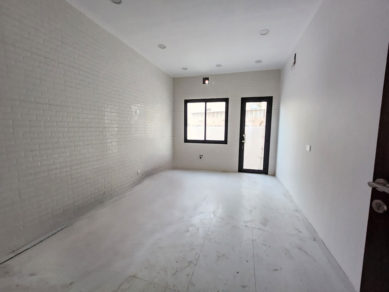 صورة فيلا للبيع في كرزكان #4203 4