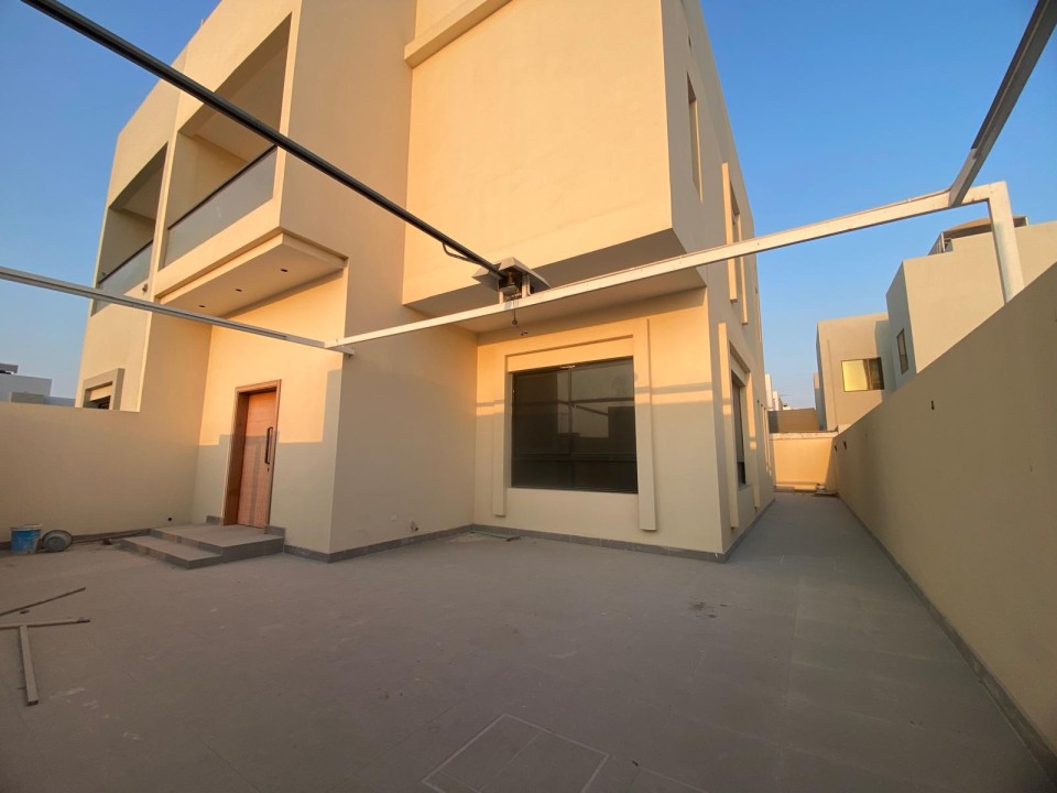 صورة فيلا للبيع في صدد #7230 1