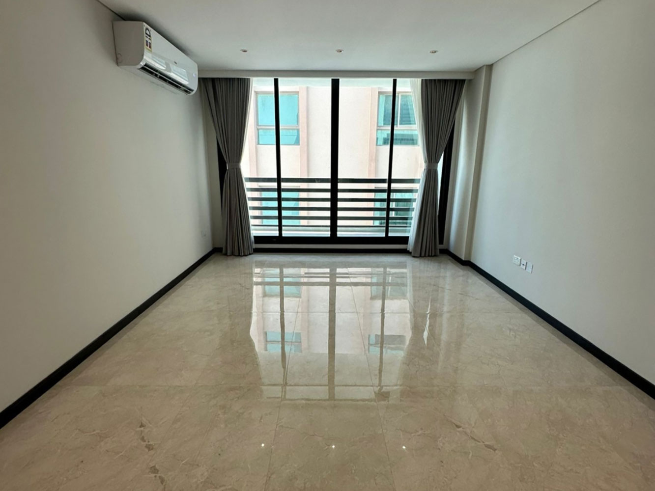 صورة شقة للإيجار في الجنبية #3901 0 