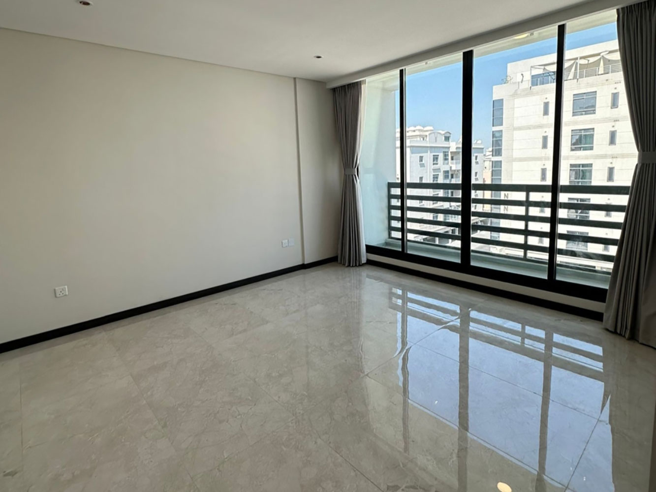 صورة شقة للإيجار في الجنبية #3901 5