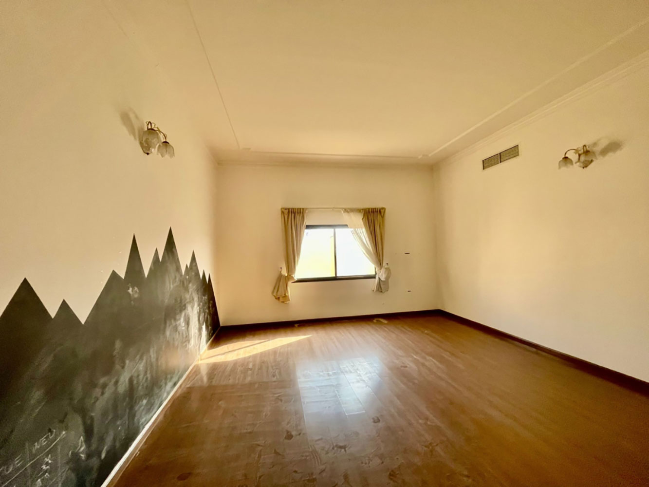 صورة فيلا للإيجار في سار #2954 5