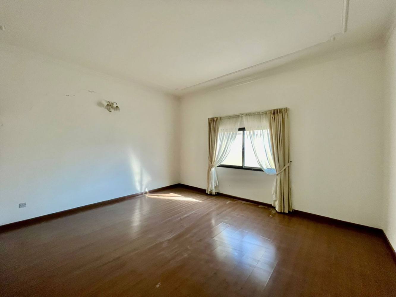 صورة فيلا للإيجار في سار #2954 0 