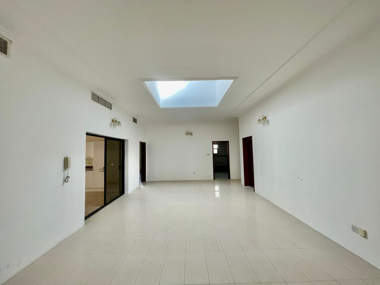 صورة فيلا للإيجار في سار #2954 2