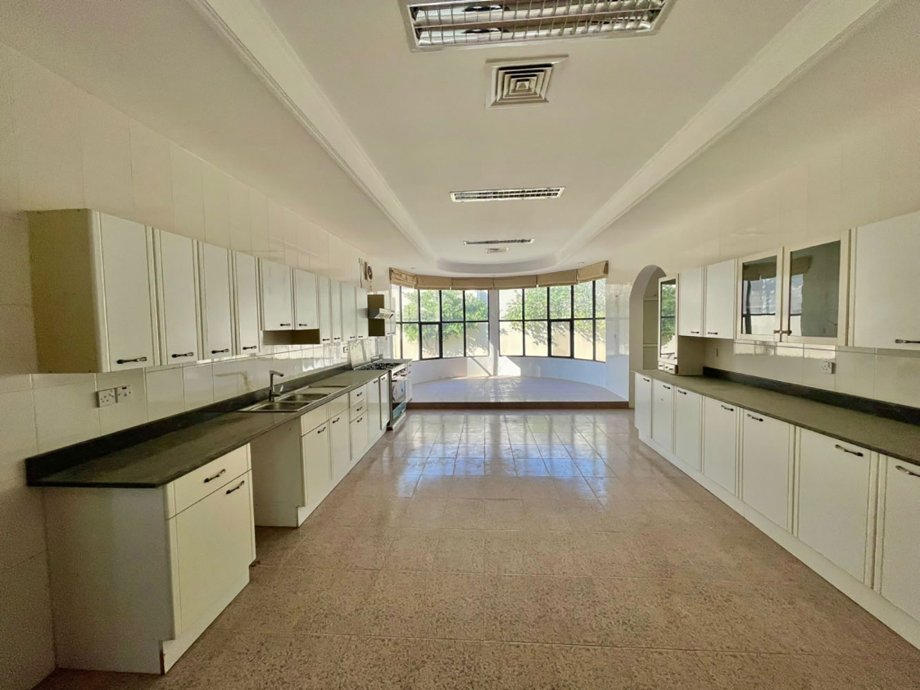 صورة فيلا للإيجار في سار #2954 8