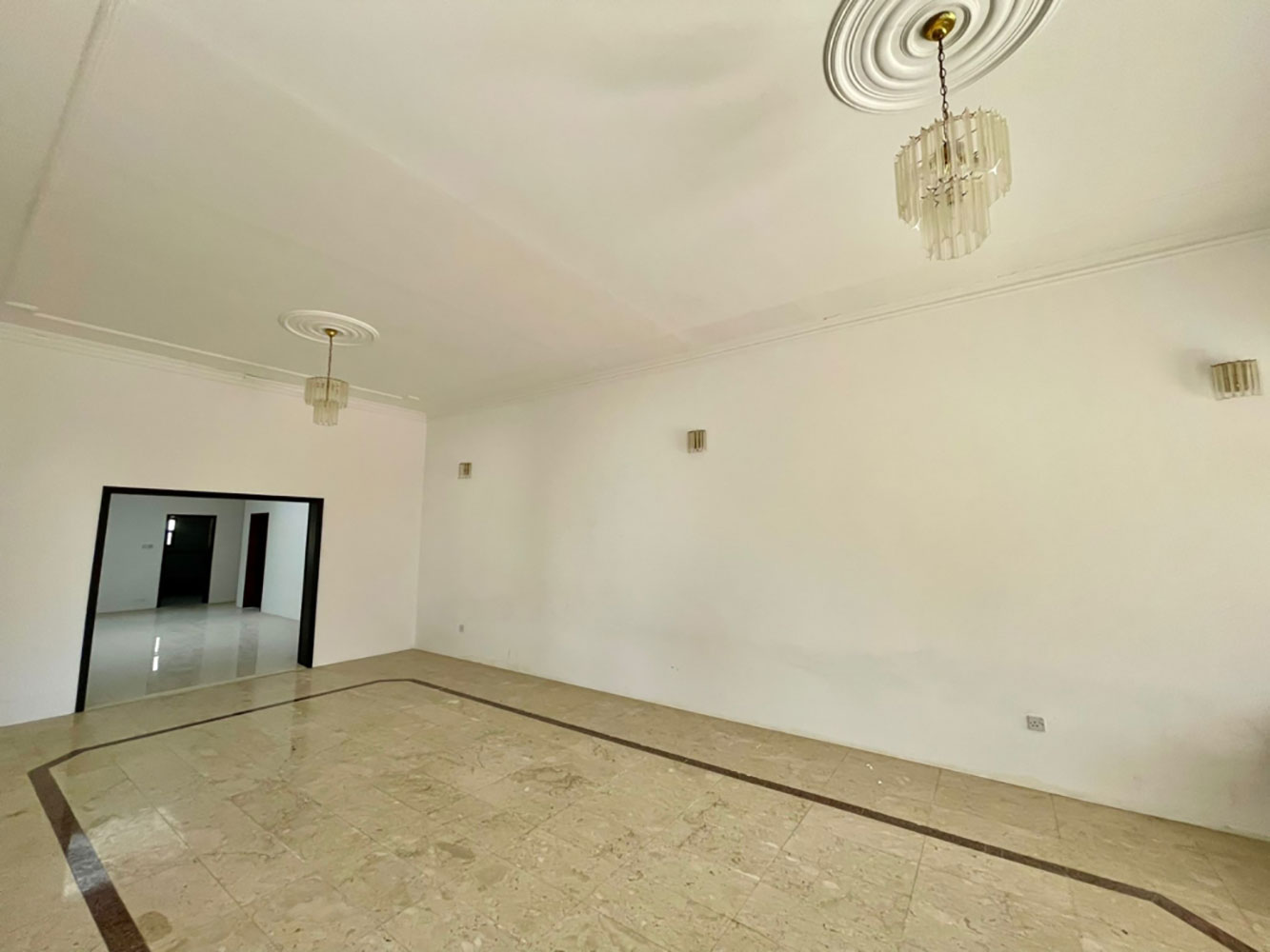 صورة فيلا للإيجار في سار #2954 4