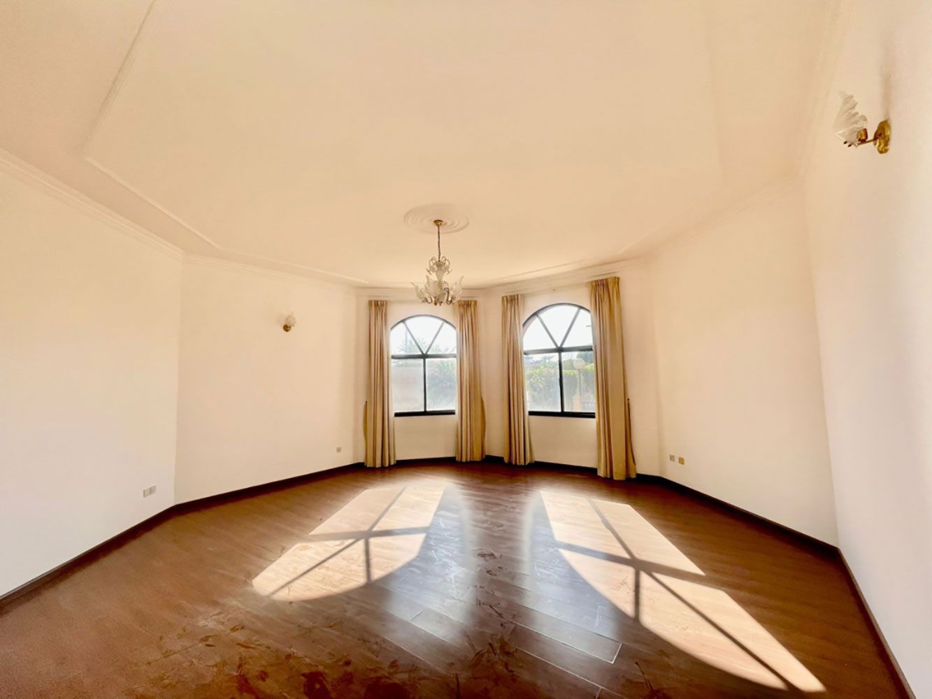 صورة فيلا للإيجار في سار #2954 7