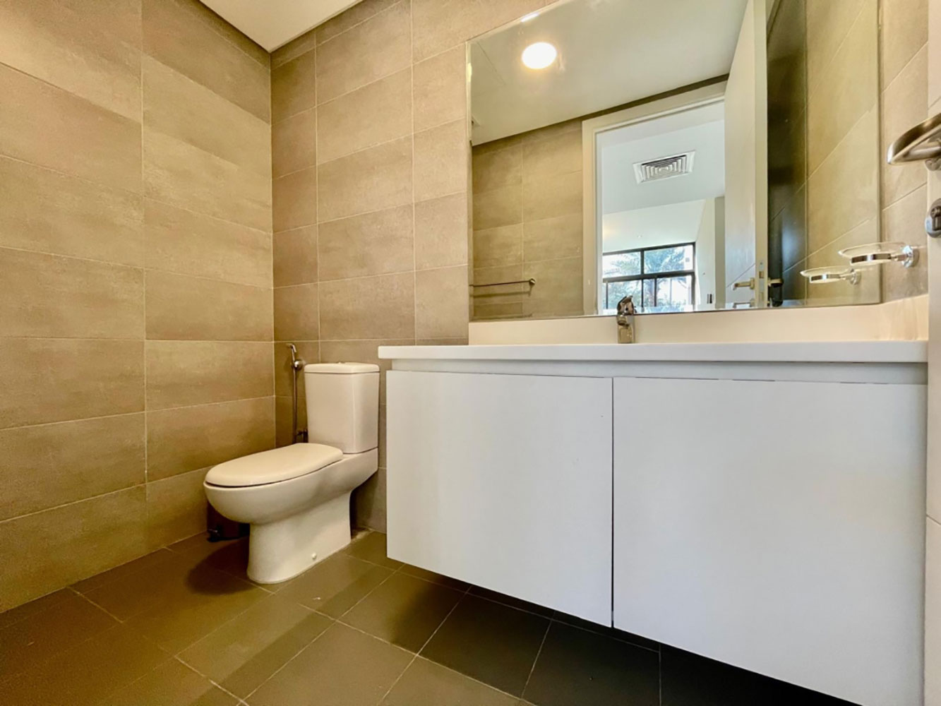 صورة فيلا للإيجار في سار #2956 1