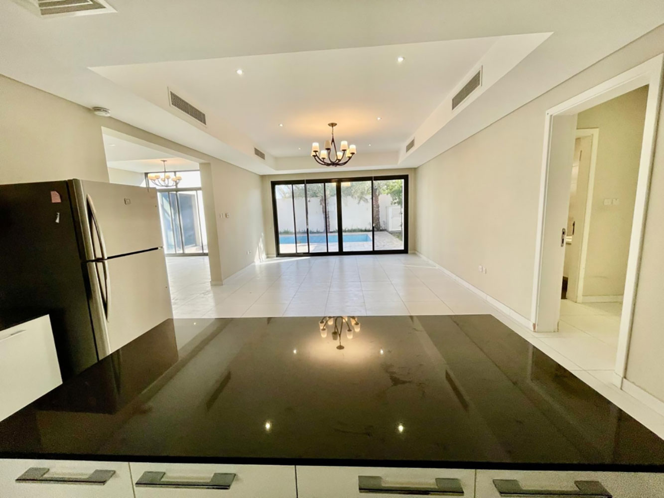 صورة فيلا للإيجار في سار #2956 8