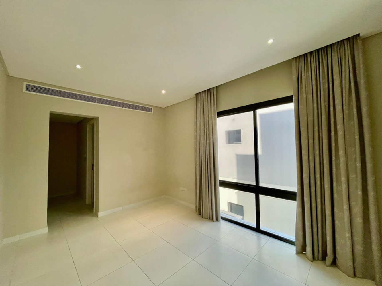 صورة فيلا للإيجار في سار #2956 4