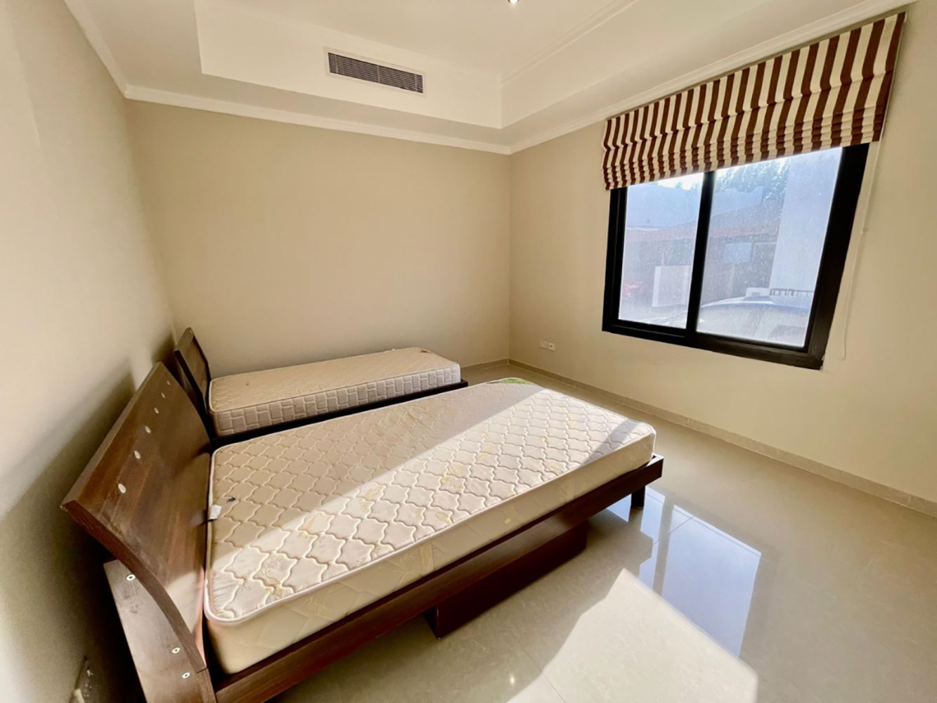 صورة فيلا للإيجار في سار #2957 6