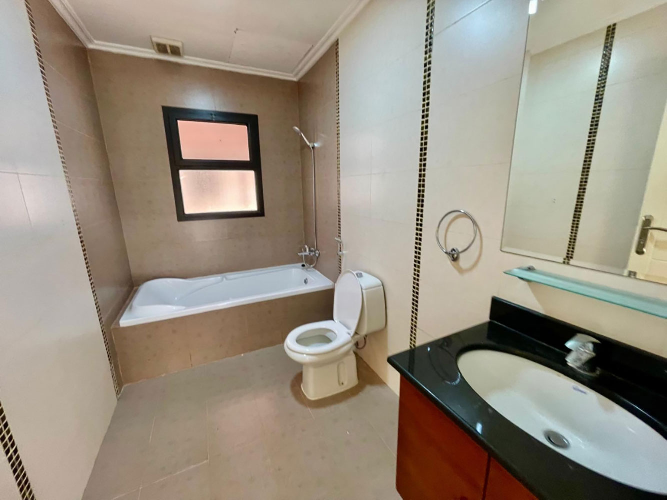 صورة فيلا للإيجار في سار #2957 7