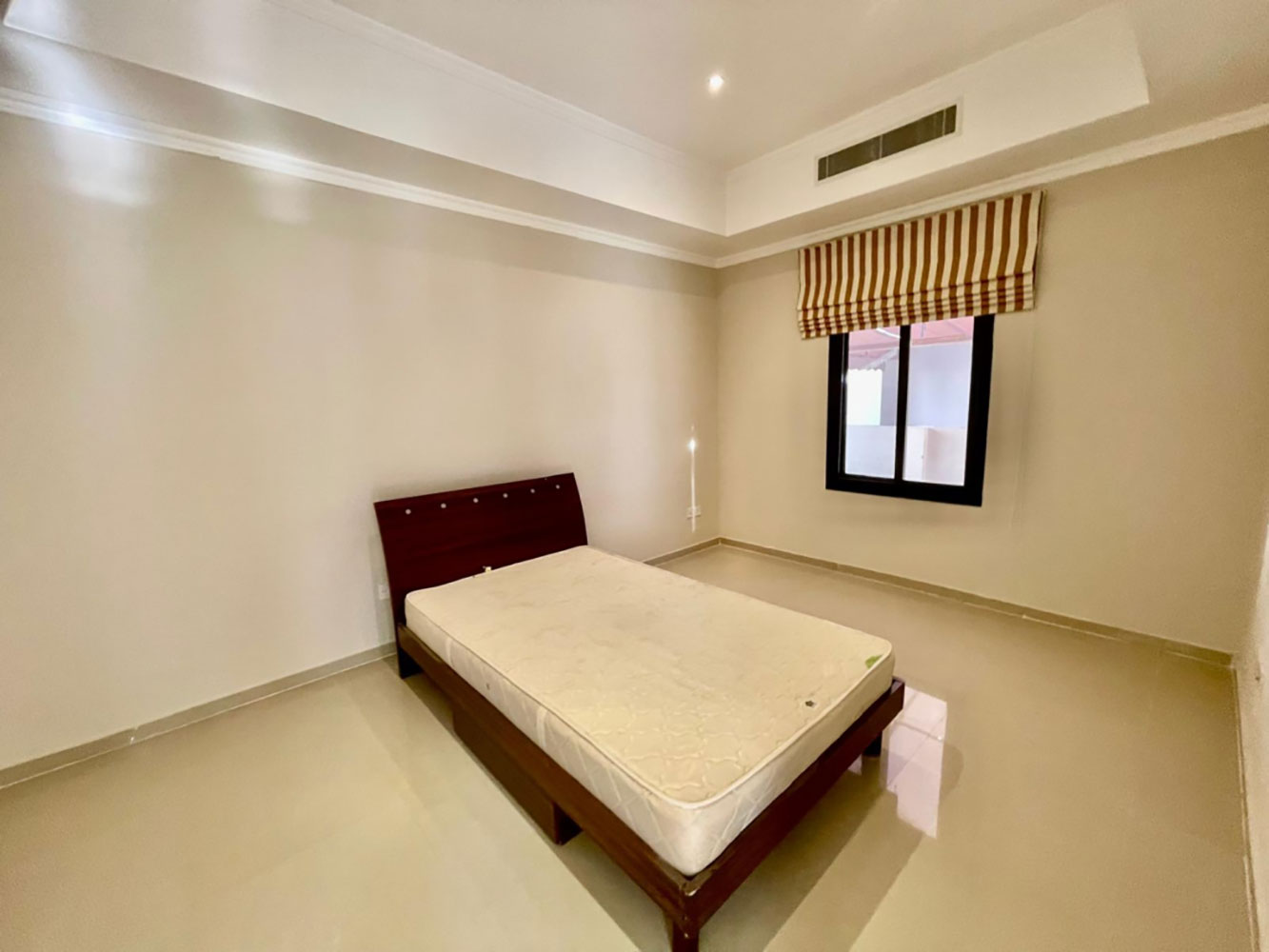 صورة فيلا للإيجار في سار #2957 5