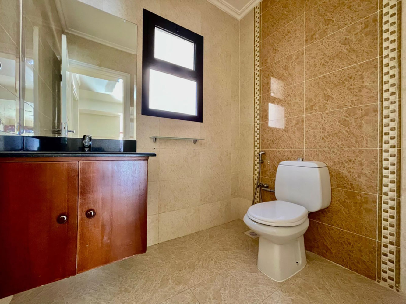 صورة فيلا للإيجار في سار #2957 1