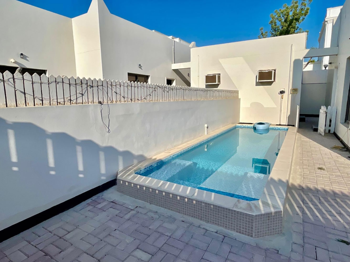 صورة فيلا للإيجار في سار #2957 2