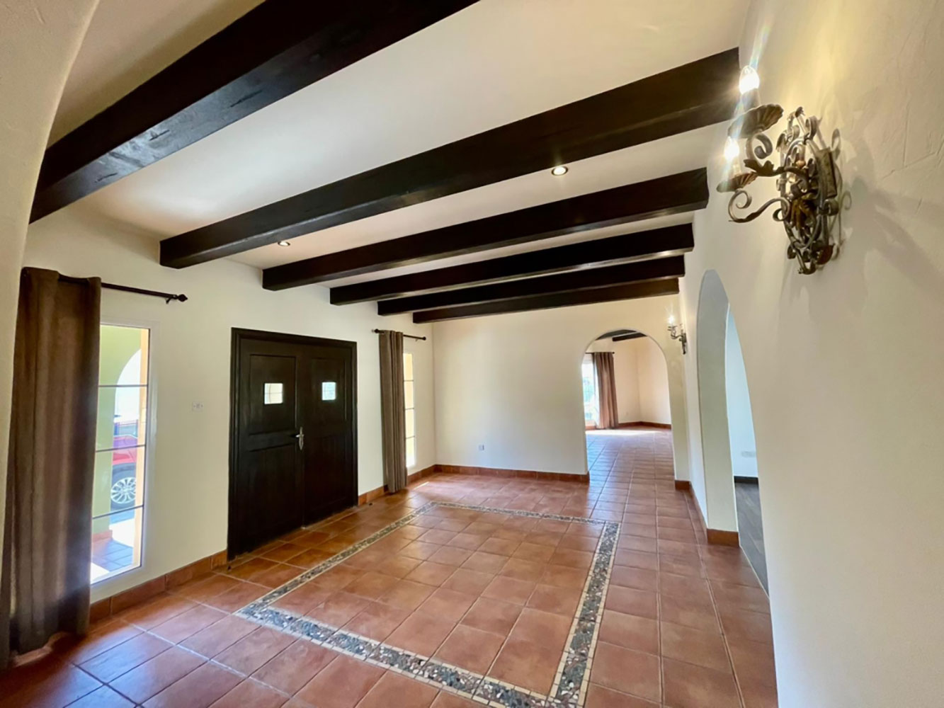 صورة فيلا للإيجار في الجنبية #2968 3