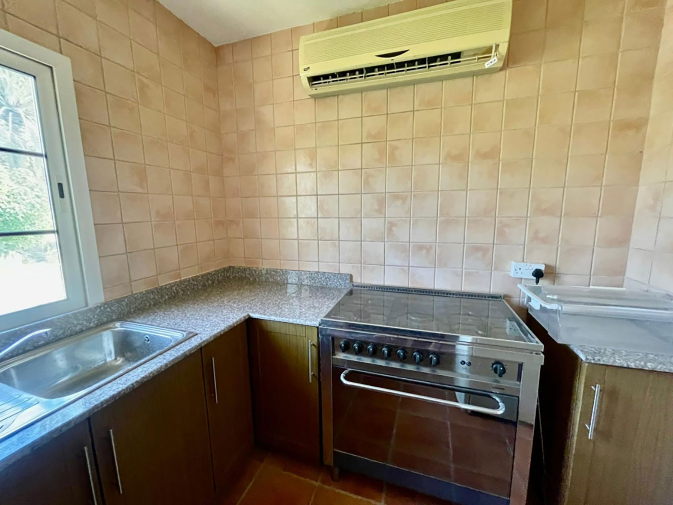 صورة فيلا للإيجار في الجنبية #2968 1