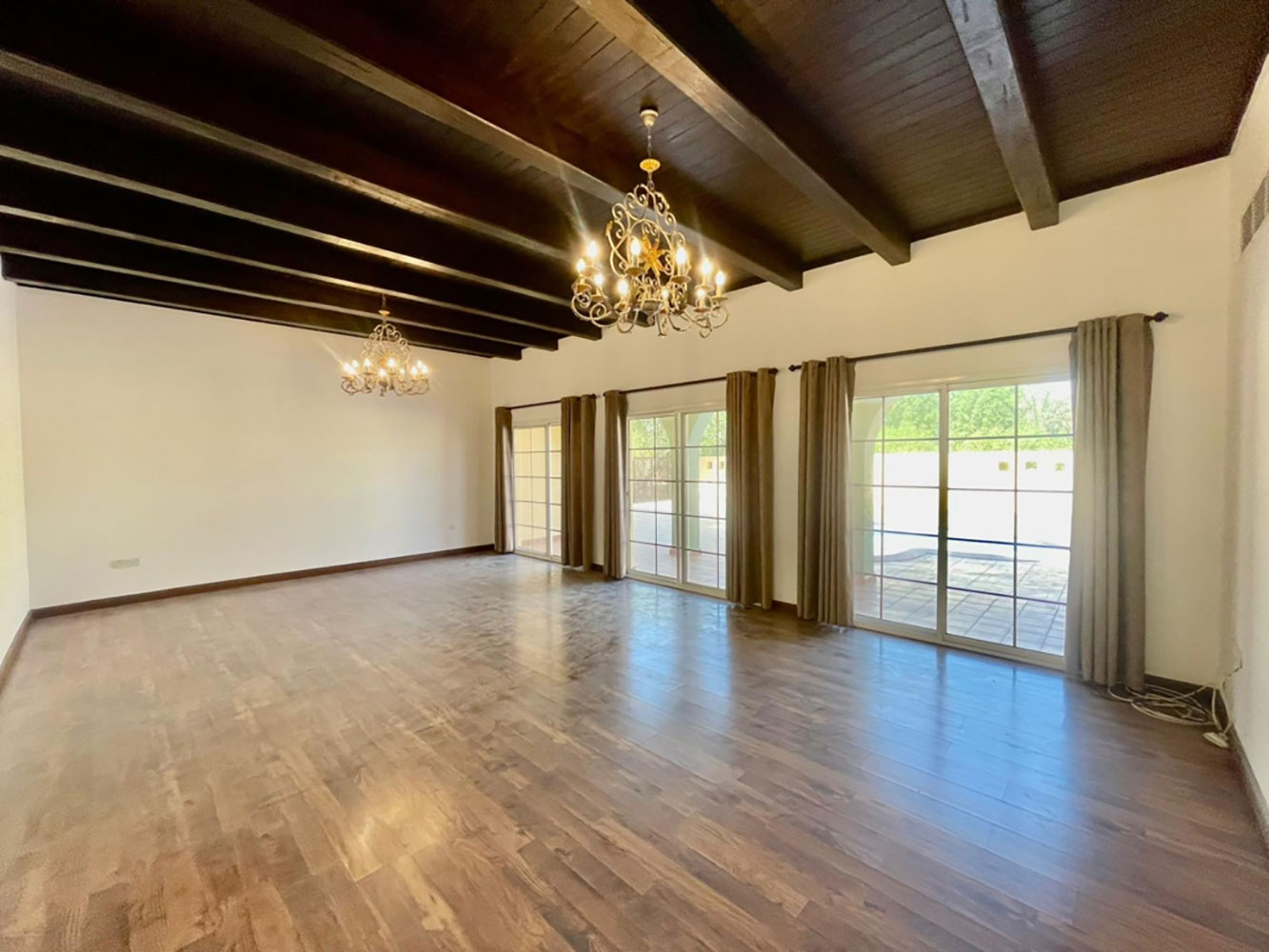 صورة فيلا للإيجار في الجنبية #2968 0 