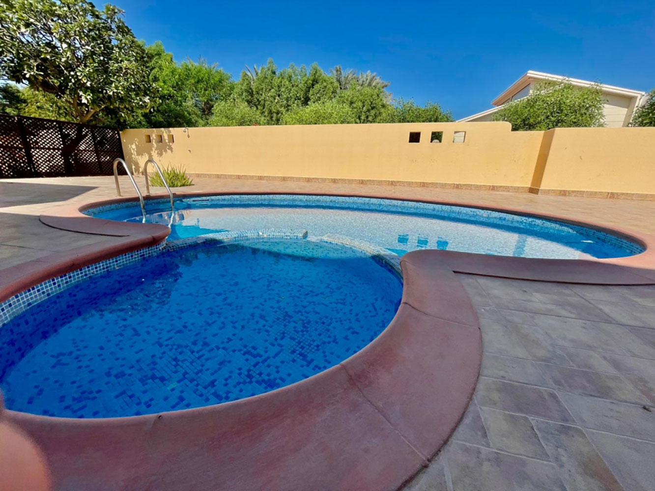 صورة فيلا للإيجار في الجنبية #2968 4