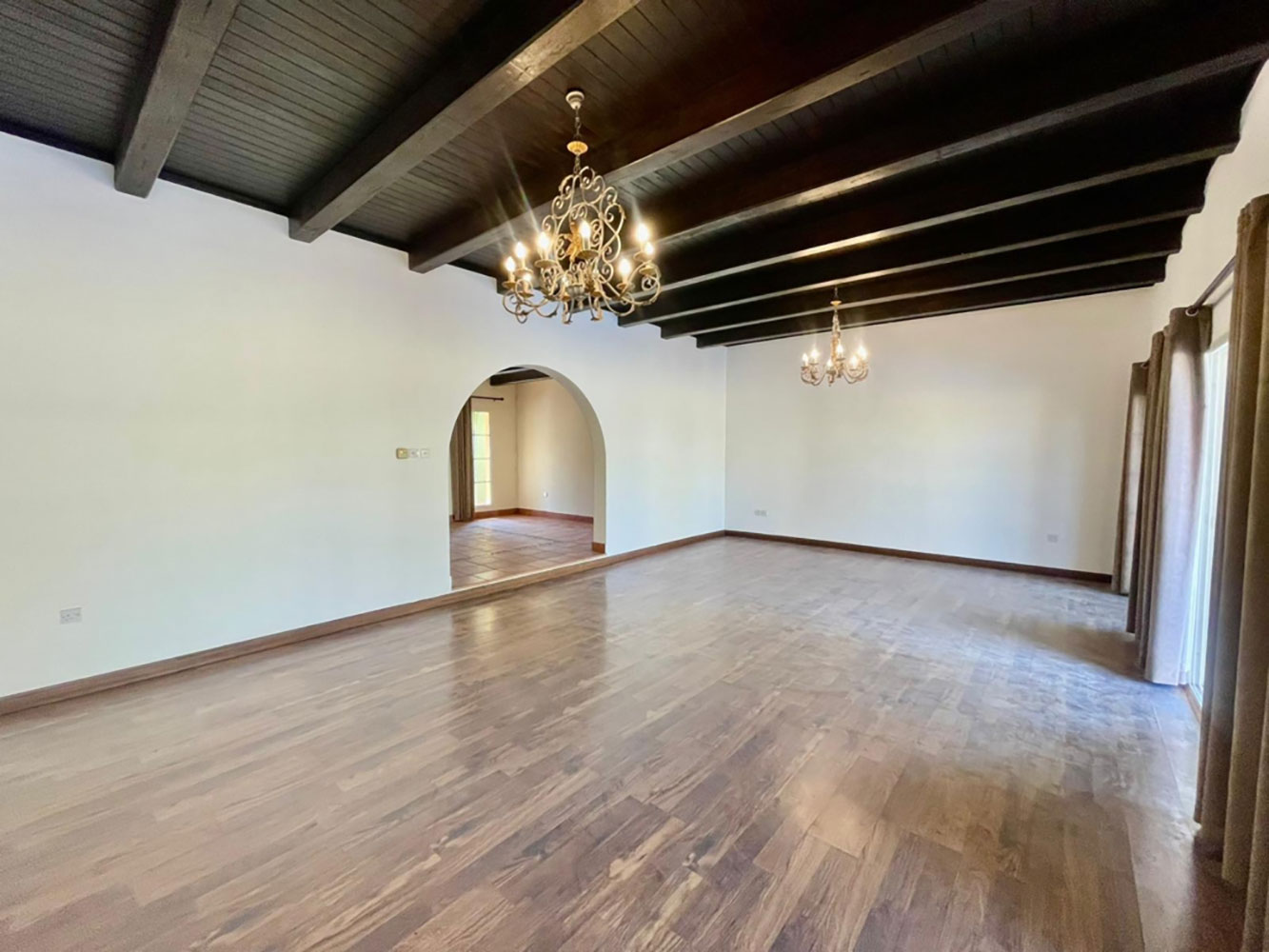 صورة فيلا للإيجار في الجنبية #2968 5