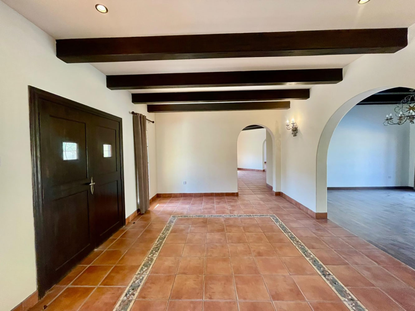 صورة فيلا للإيجار في الجنبية #2968 6