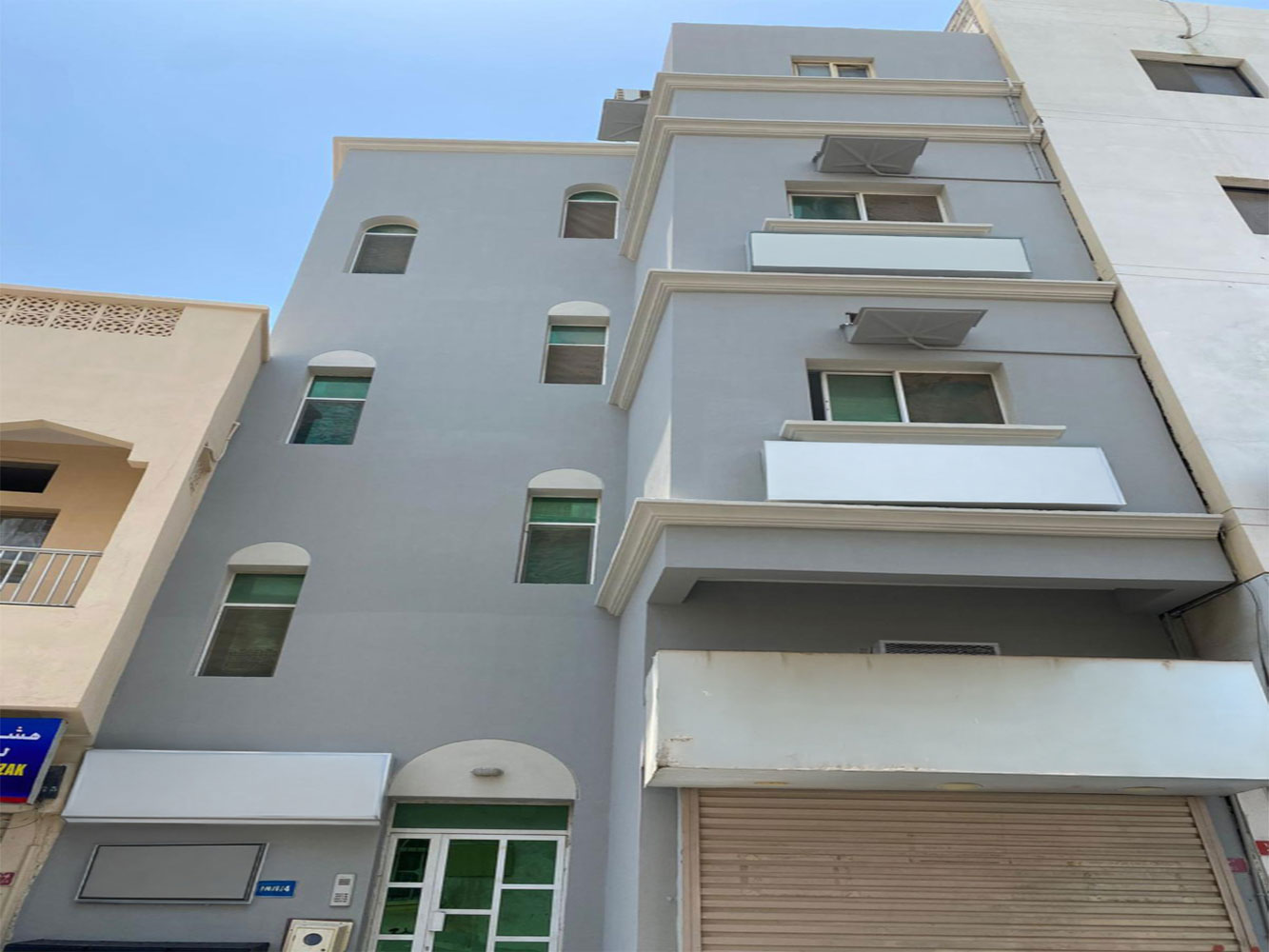 صورة مبنى للبيع في المحرق #3513 0