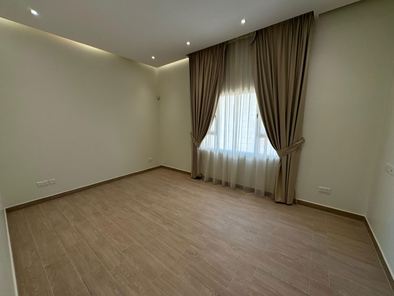 صورة فيلا للإيجار في توبلي #4055 3